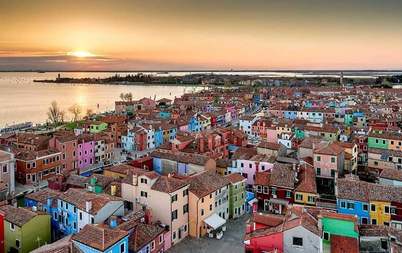 Pink Paradise Burano 0*,  Italia