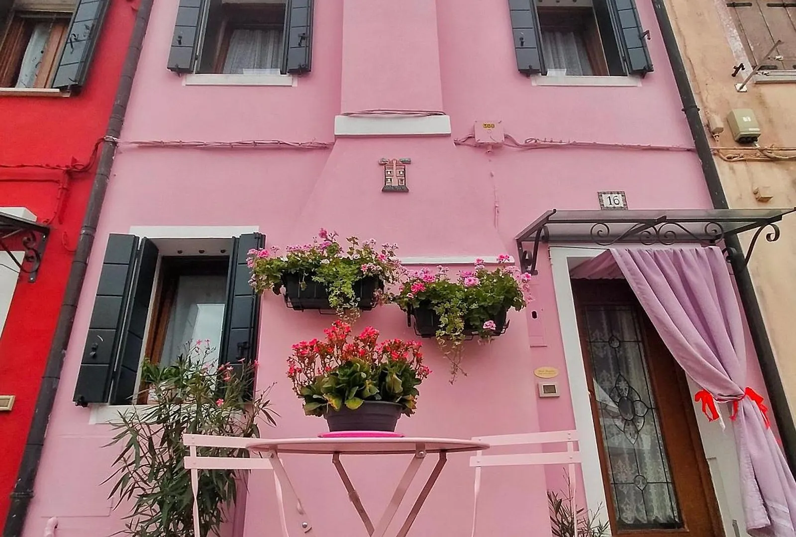 Pink Paradise Burano 0*,  Italia